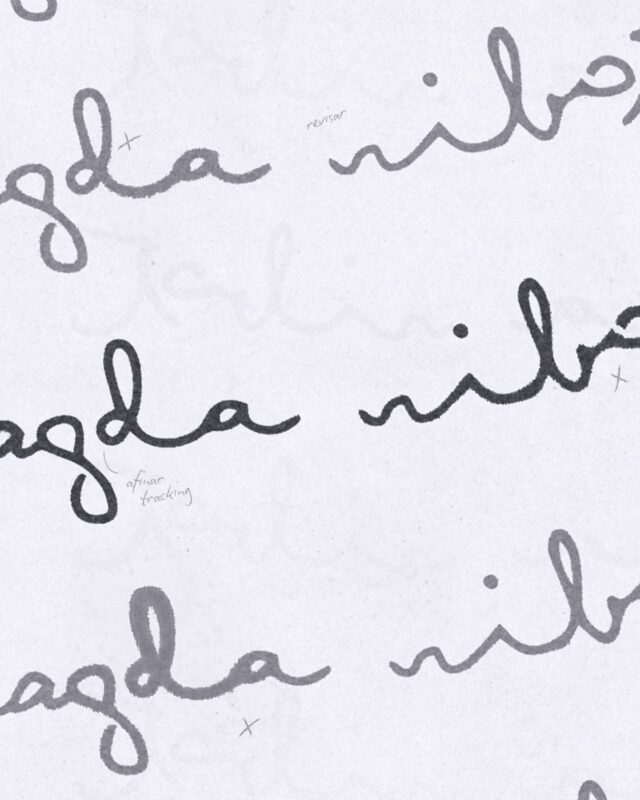 Pruebas de letras manuscritas para el logotipo de Magda Ribot.